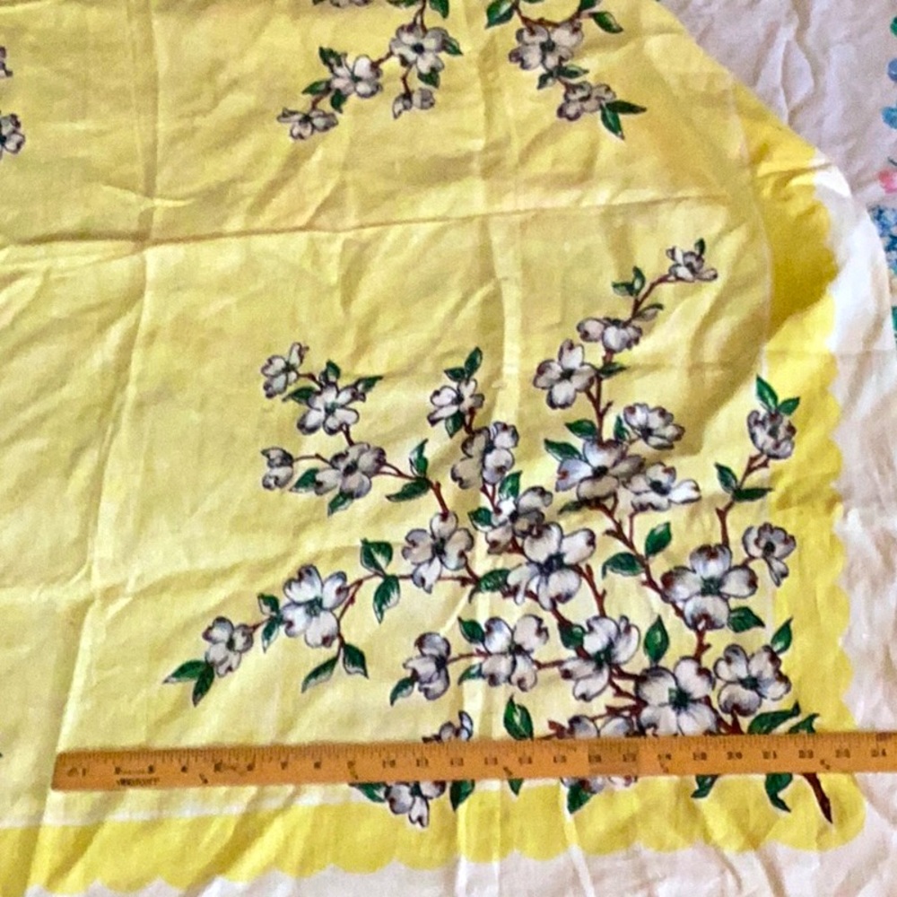 🌼 DOGWOOD Vintage 50's/60's MCM Floral Tablecloth Square 48” GORGEOUS VNPLVC 🌼